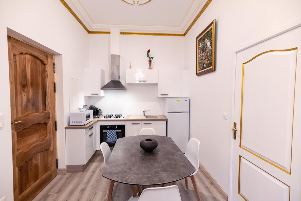 Appartement Maison De L'Eglise Du Couvent Narbonne Bagian luar foto